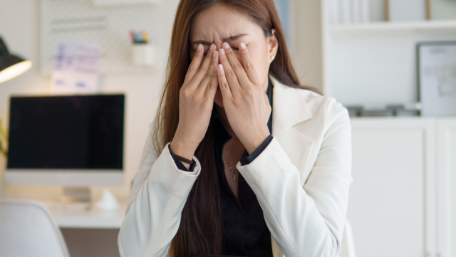 Przebodźcowanie w pracy i życiu prywatnym – 5 sposobów na poradzenie sobie z natłokiem impulsów